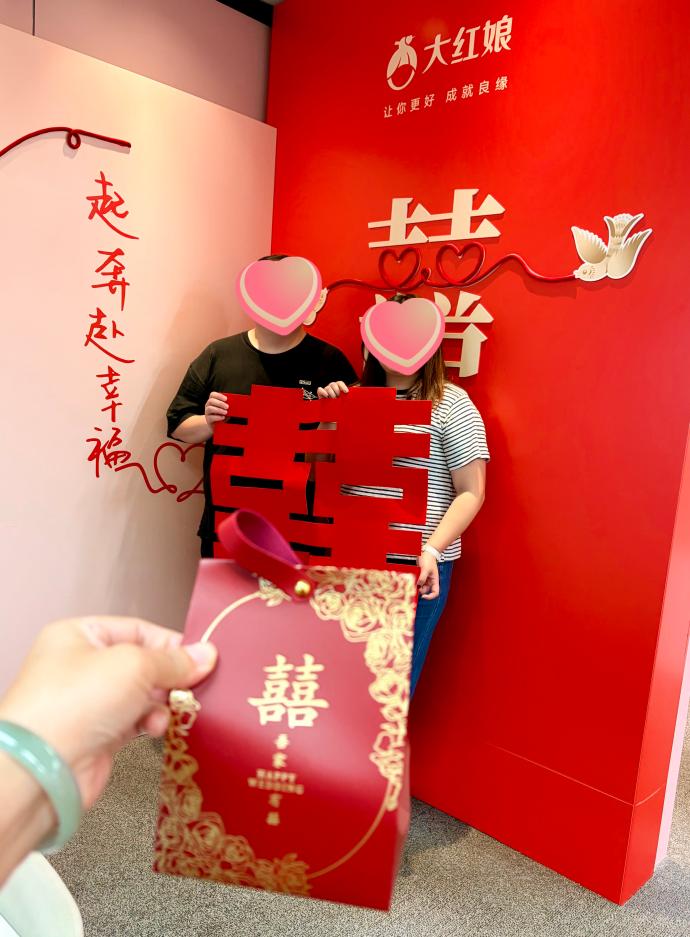 惠州大红娘脱单案例：95年X先生与96年Z女士国庆定情，两年后摆酒结婚，回大红娘派发喜糖（2026年5月）